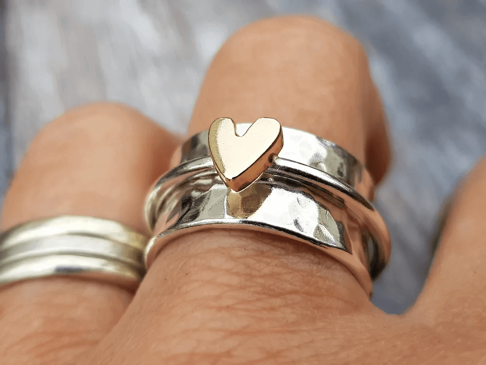 Mely - Anillo de plata con corazón dorado