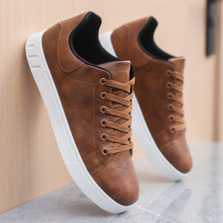 BERLIN – Zapatillas de cuero