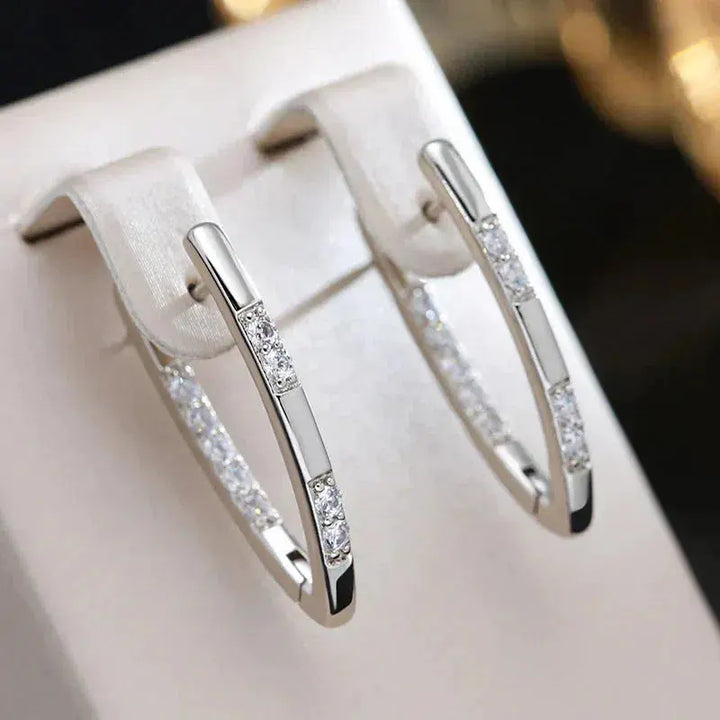 Pendientes elegantes con piedras de zirconia